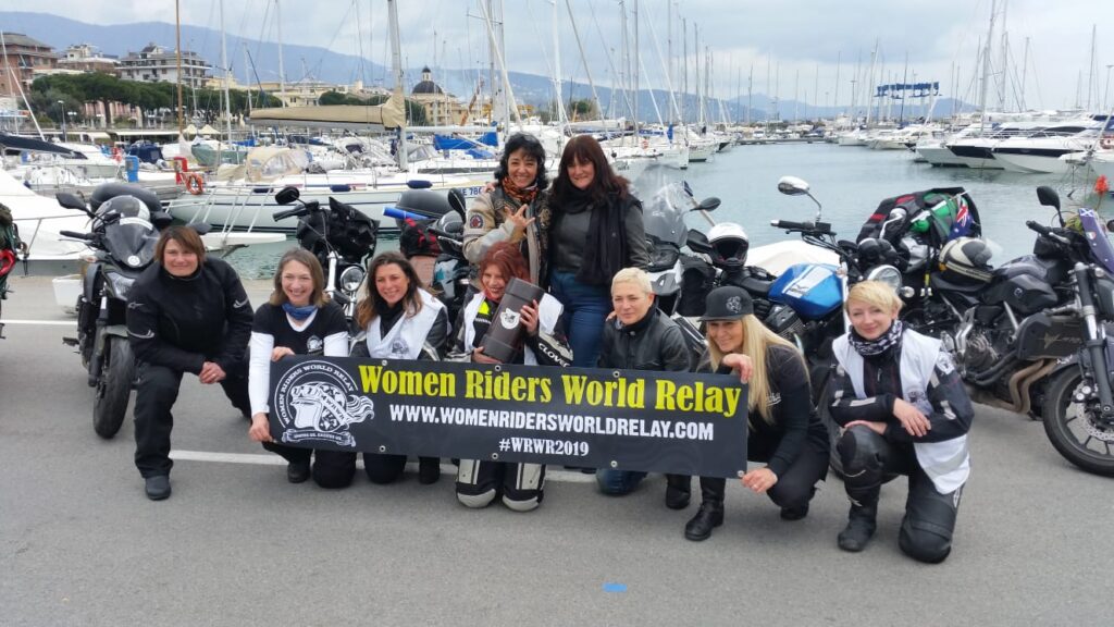 Women Rider's World Relay 2019 Italy girls together