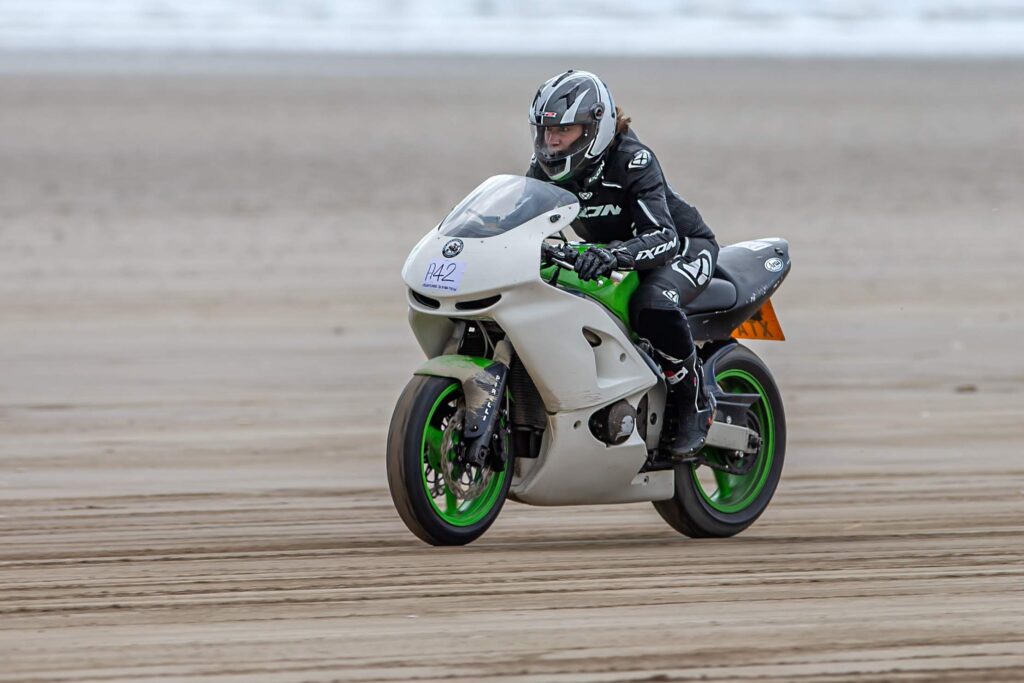 Kawasaki ZX6r on Pendine Beach